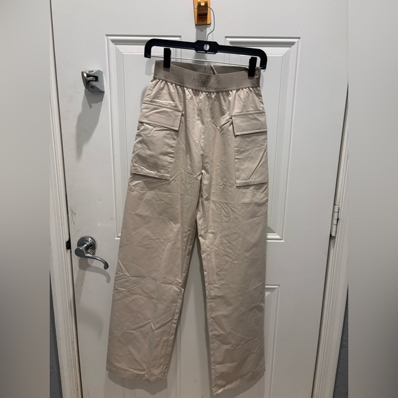FEAR OF GOD ESSENTIALS
ESSENTIALS WOMEN'S CARGO PANT - Picture 3 of 7